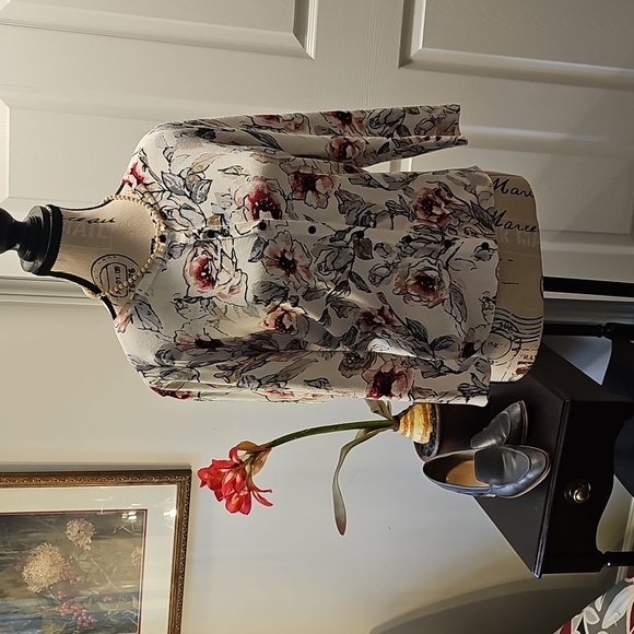 White House / Black Market Floral Long Sleeve Blouse - Picture 1 of 11